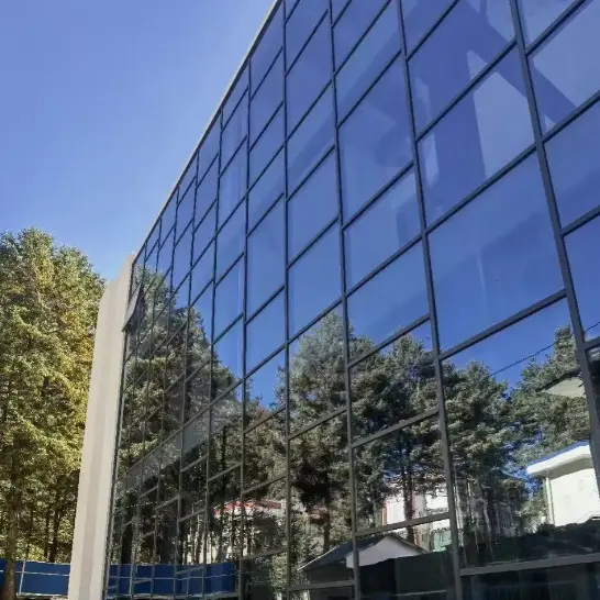 கட்டமைக்கப்பட்ட திரைச் சுவர்கள்