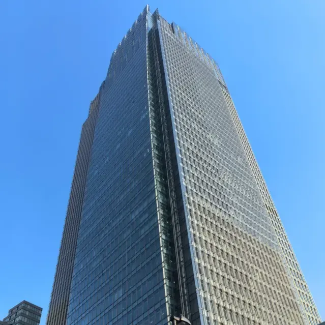 புள்ளி-ஆதரவு கண்ணாடி திரைச் சுவர்கள்